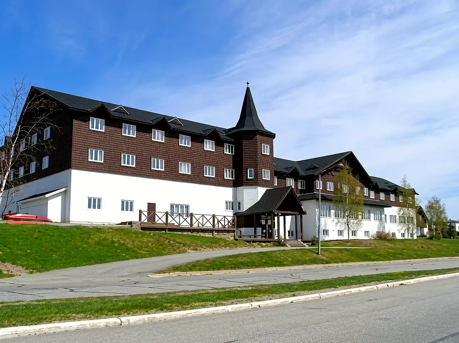 The Wabush Hotel exterior in summer surrounded by greenery